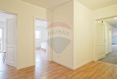 Casă cu 7 camere cu Teren 1400 Mp în Stupini - 16