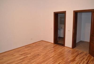 Spațiu comercial, de 42 mp, în Central - 2