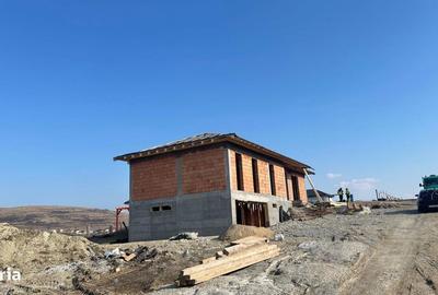 Casă cu 4 camere în Chinteni