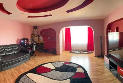 Apartament de vanzare 3 camere Piata Neam? zona 1 mai - 1