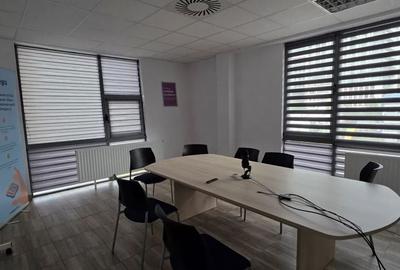 Spațiu comercial, de 135 mp, în Central - 4