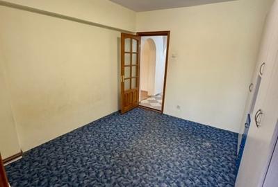Apartament cu 3 camere semidecomandat în Podu Roș - 2