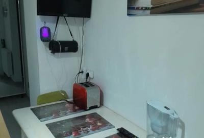 Apartament cu 2 camere decomandat în Micro 12 - 15