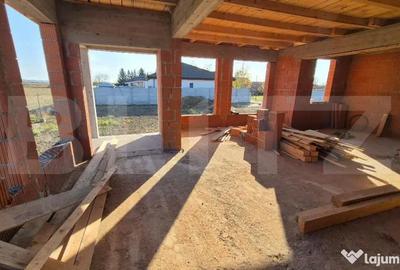 Casă cu 4 camere cu Teren 715 Mp în Mărtinești - 11