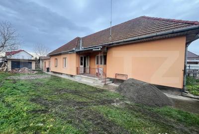 Casă cu 4 camere cu Canalizare în Sântana de Mureș