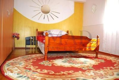 Casă cu 7 camere cu Teren 1020 Mp în Central - 11