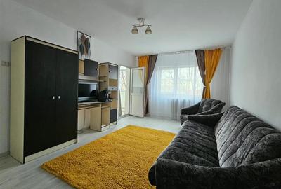 Garsonieră decomandată, mobilată în Nicolina