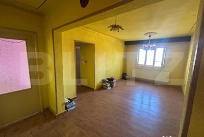 Apartament cu 4 camere semidecomandat în Micro 5 - 9