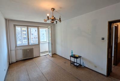 Apartament cu 3 camere decomandat în Lacul Tei