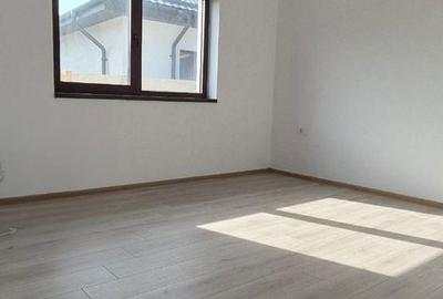 Casă cu 4 camere cu Teren 400 Mp în Domnești - 1