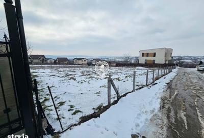 Teren de 900 mp, în Valea Lupului