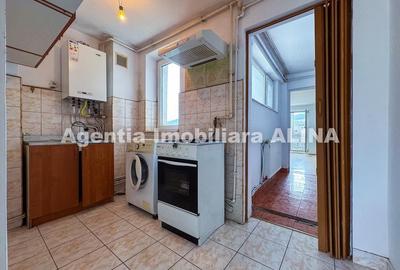 Apartament cu 2 camere decomandat în Micro 15 - 16