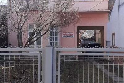 Casă cu 6 camere în Rădăuți - 1