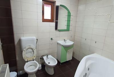 Casă cu 10 camere cu Teren 958 Mp în Central - 6