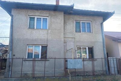 Casă cu 11 camere cu Teren 371 Mp în Est - 1