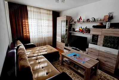 Proprietar vand apartament confort1, dec.-3 camere in zona Lipovei mobilat complet pret105,000 euro
