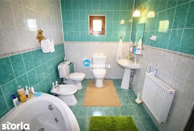 Casă cu 5 camere cu Teren 650 Mp în Valea Adâncă