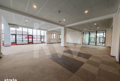 Spațiu comercial, de 914 mp, în Central - 7