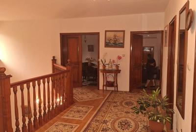 Casă cu 4 camere decomandat în Central - 3