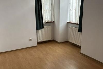 Casă cu 8 camere cu Teren 250 Mp în Tei - 7