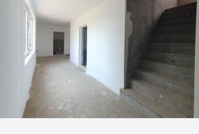 Casă cu 2 camere cu Teren 871 Mp în Aviatorilor