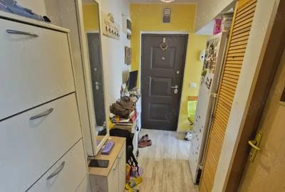 Vand apartament 2 camere