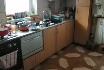 Unirii,cartierHorgosa, casa cu etaj,4 camere,singur in curte,teren 650mp - 4