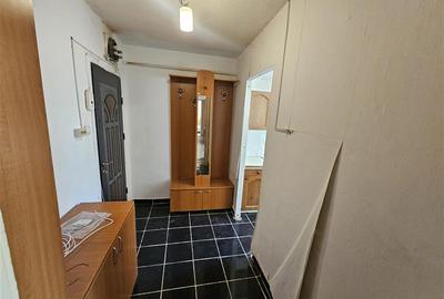 Apartament cu 2 camere semidecomandat, mobilat în Micro I - 9