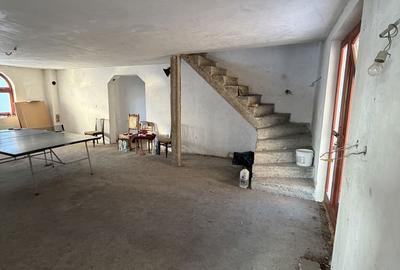 Casă cu 4 camere în Central - 1