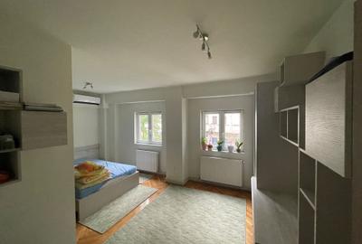 Apartament cu 4 camere decomandat în Complex Studențesc - 1