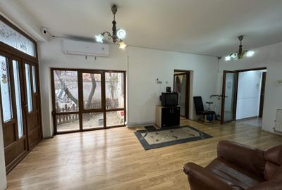 Casă individuală cu 14 camere în Central