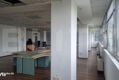 Spațiu comercial, de 1,600 mp, în Central - 3
