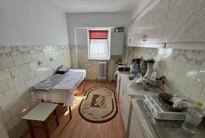 Apartament cu 3 camere decomandat în Central - 1