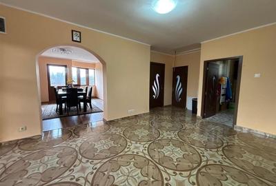CASA DE INCHIRIAT 4 CAMERE/ ORADEA/ LOCURI DE PARCARE - 2