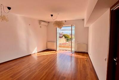 Vând apartament de 3 camere cu suprafață de 66 mp plus balcon de 4 mp - 4