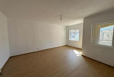 Apartament cu 3 camere decomandat în Central - 25