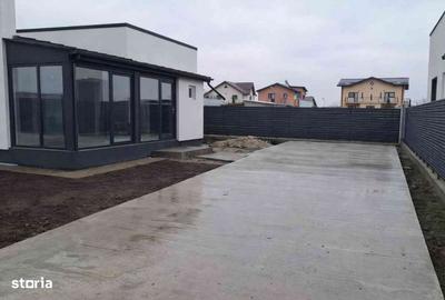 Casă cu 3 camere cu Teren 400 Mp în 1 Decembrie - 2