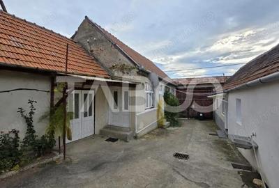 Casă cu 3 camere cu Teren 5859 Mp în Deal - 13