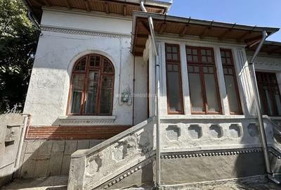 Casă individuală cu 5 camere în Popa Șapcă