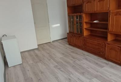 Vând garsonieră curată și aranjată  într-un mod plăcut și confortabil,având 20mp