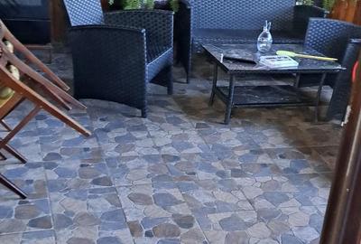 Casă cu Teren 1000 Mp în Central - 2