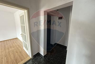 Apartament cu 3 camere în Central - 11
