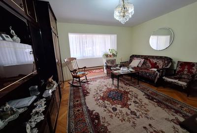Apartament spatios cu 3 camere, decomandat, 72 mp, Complexul Studentesc - 2