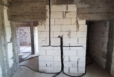 Duplex cu 5 camere cu Canalizare în Central - 4