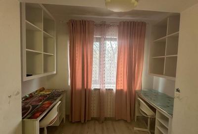 Apartament cu 3 camere decomandat, mobilat în Poarta 6 - 11