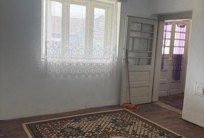 Casă cu 4 camere în Lugașu de Sus