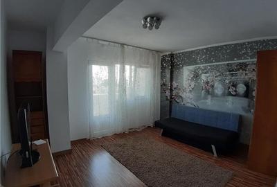 Garsoniera spatioasa, etaj intermediar, renovata elegant, balcon,  zona Narcisa