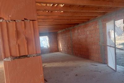 Casă cu 4 camere în Bozioru - 2