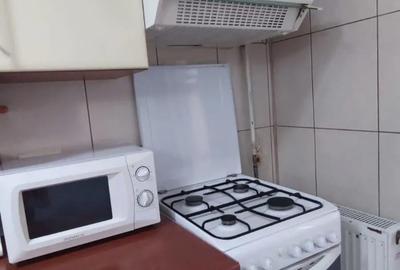 Apartament cu 3 camere decomandat, mobilat în Traian - 12