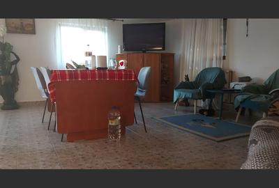 Casă cu 8 camere cu Canalizare în Drăguțești - 3